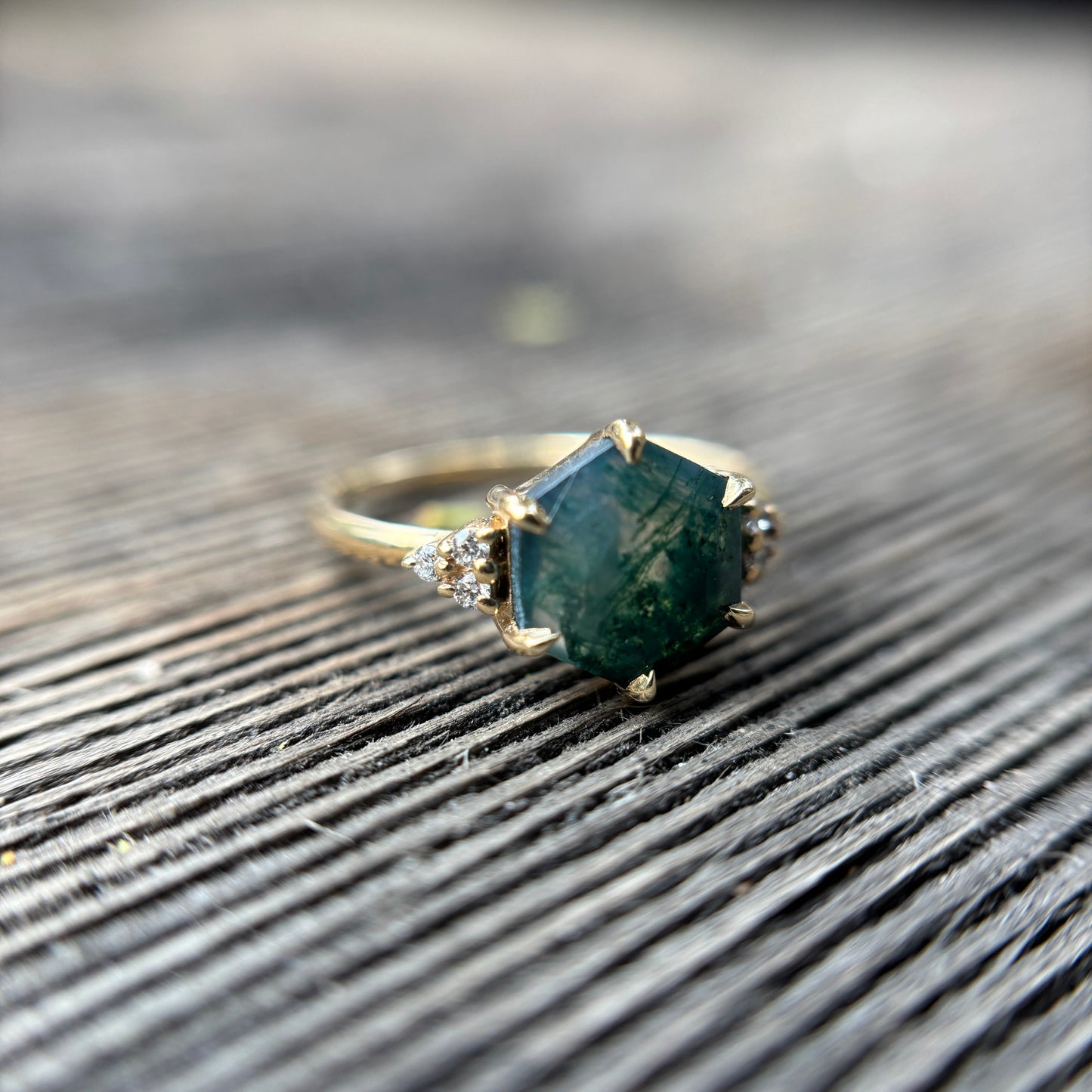 Anillo Musgo Oro 14K con Ágata Natural y Diamantes | Nécora
