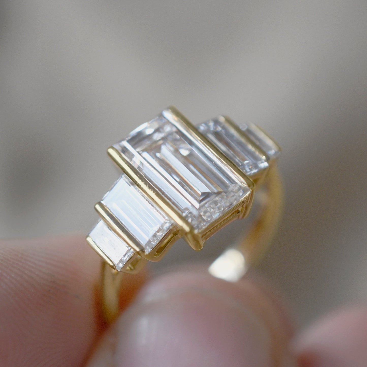 Anillo art deco ceci oro amarillo 18K, Diamantes baguette, joyería personalizada hecho en méxico.