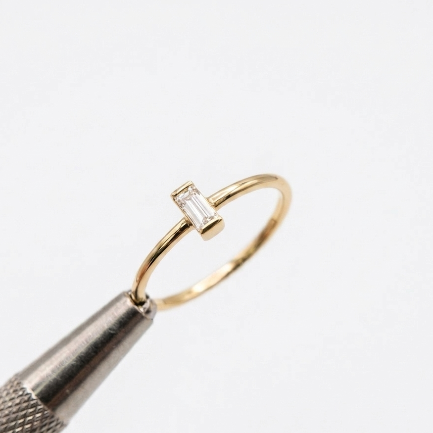 Anillo Baguette · Oro 14K con Diamante Corte Baguette