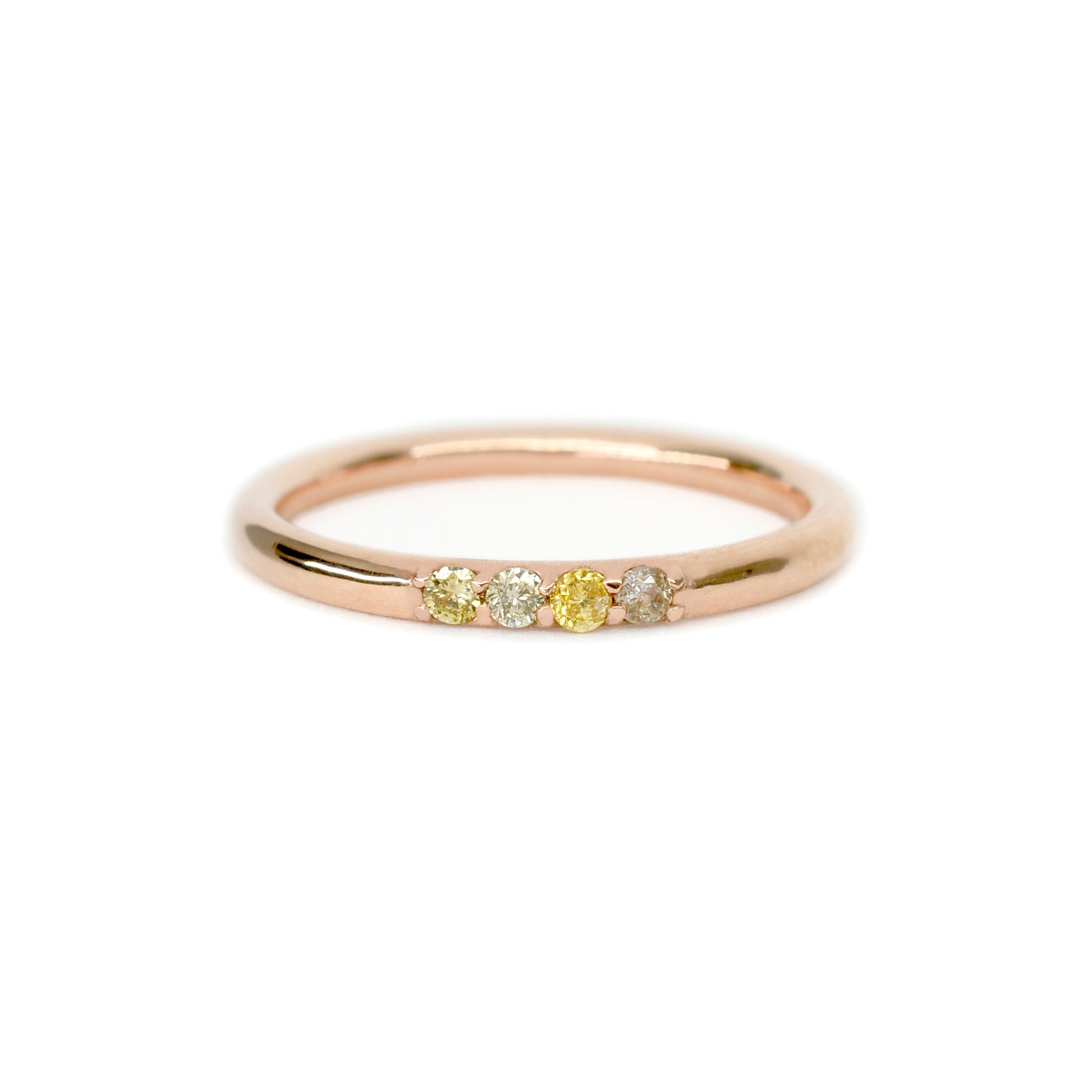 Anillo de Oro Rosa 14K con 4 Diamantes de Fancy Color.