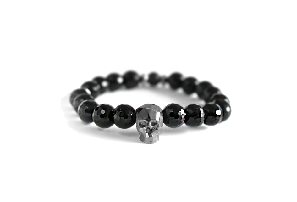 Cráneo con ónix o piedra volcánica