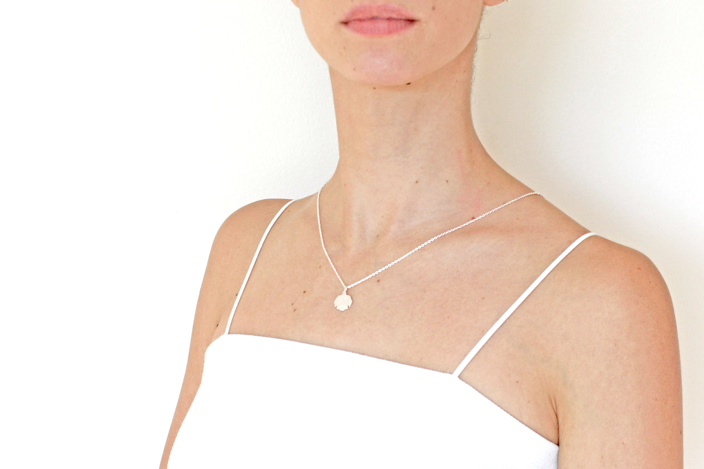 MODELO USA DIJE PERRITO GOLDEN PERSONALIZADO PLATA.925 CON CADENA.