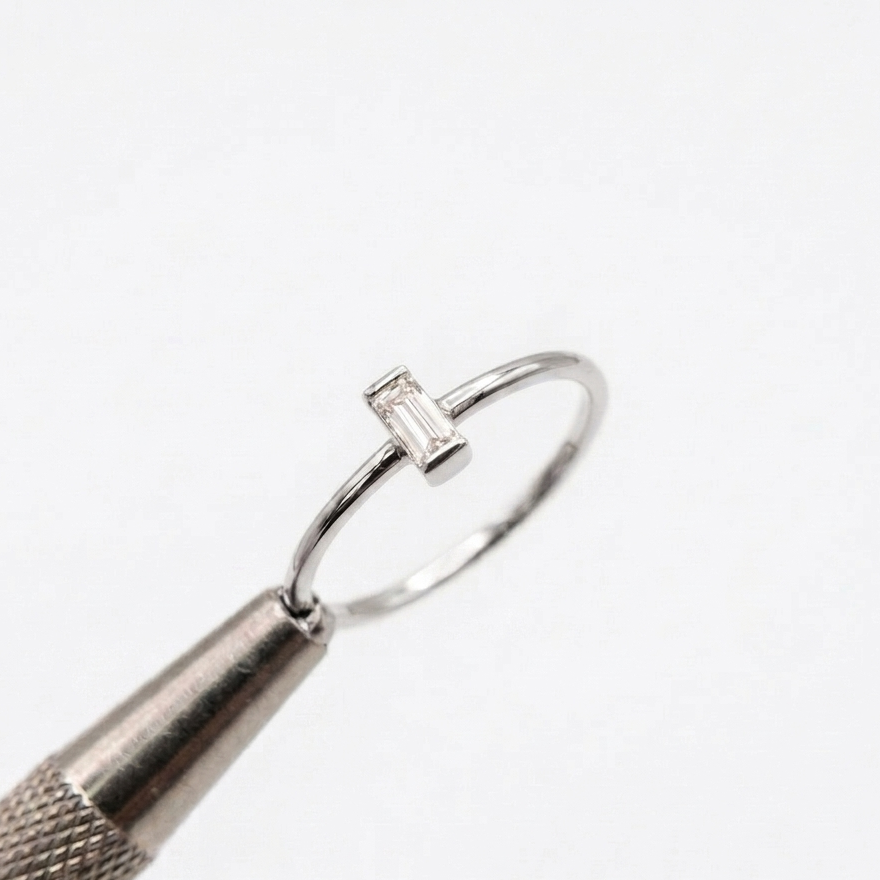 Anillo Baguette · Oro 14K con Diamante Corte Baguette