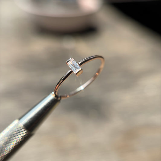 Anillo Baguette · Oro 14K con Diamante Corte Baguette