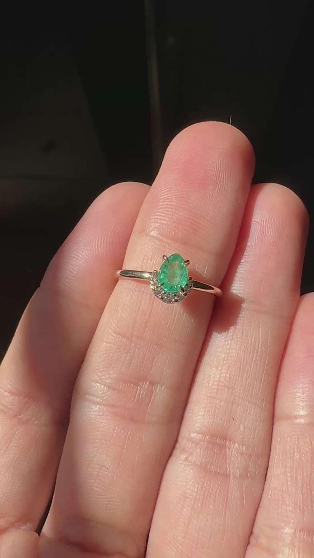 Anillo esmeralda corte pera. Pear shape emerald ring 
