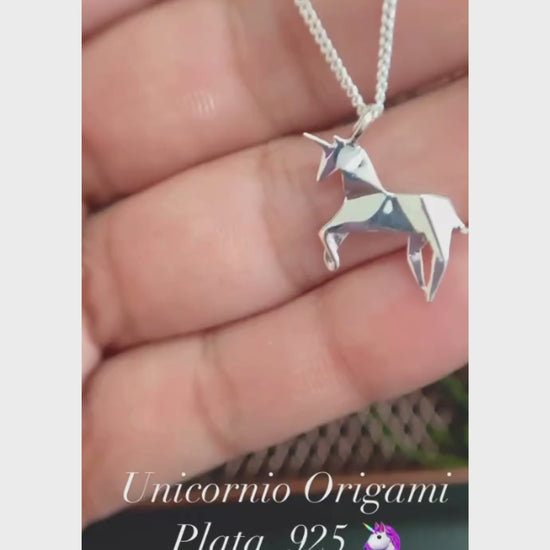 Video unicornio Origami de Plata.925 en uso.