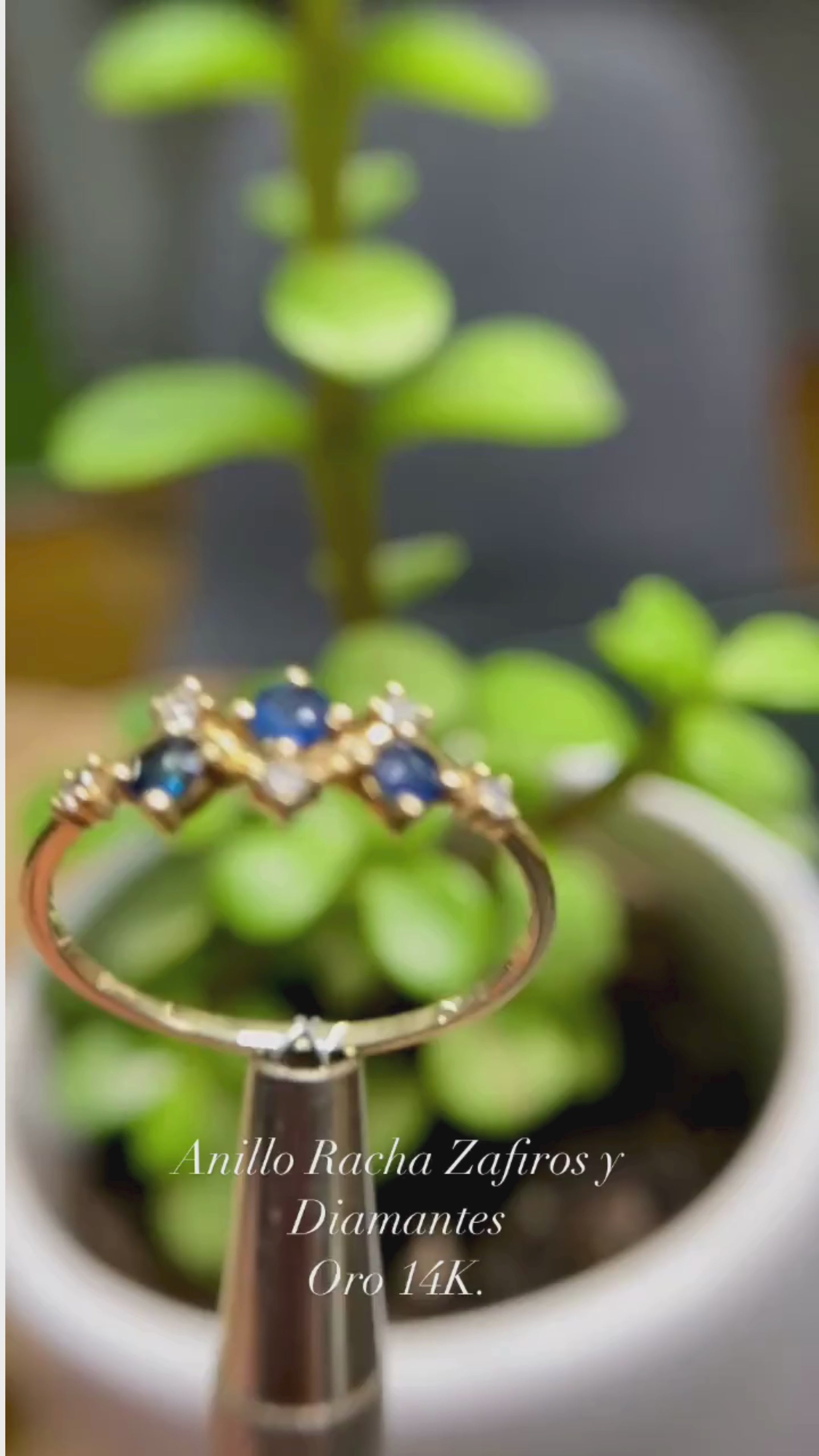 Video Anillo Racha Zafiros y Diamantes en Oro Amarillo  de 14K.