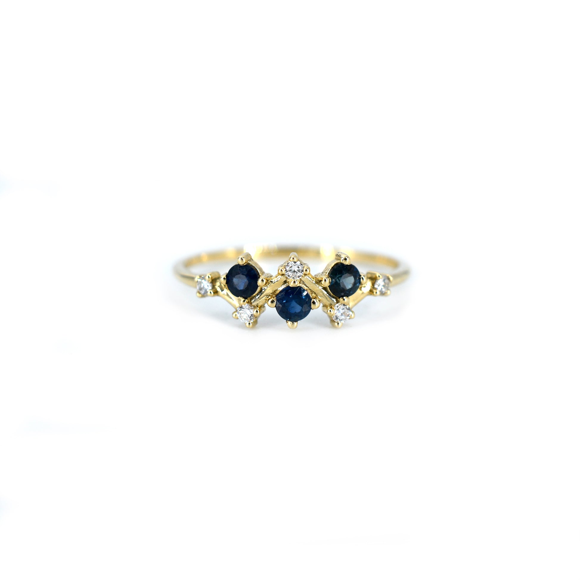 Anillo Racha Zafiros y Diamantes  en Oro Amarillo de 14K.