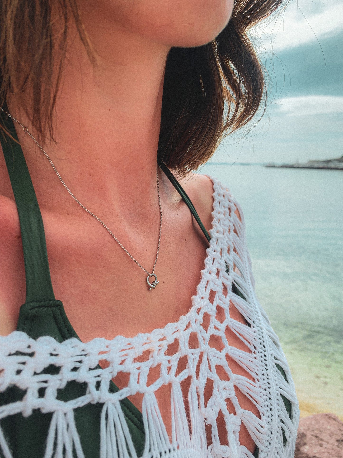 Modelo collar Nudo de Plata.925 con Baño de Rodio