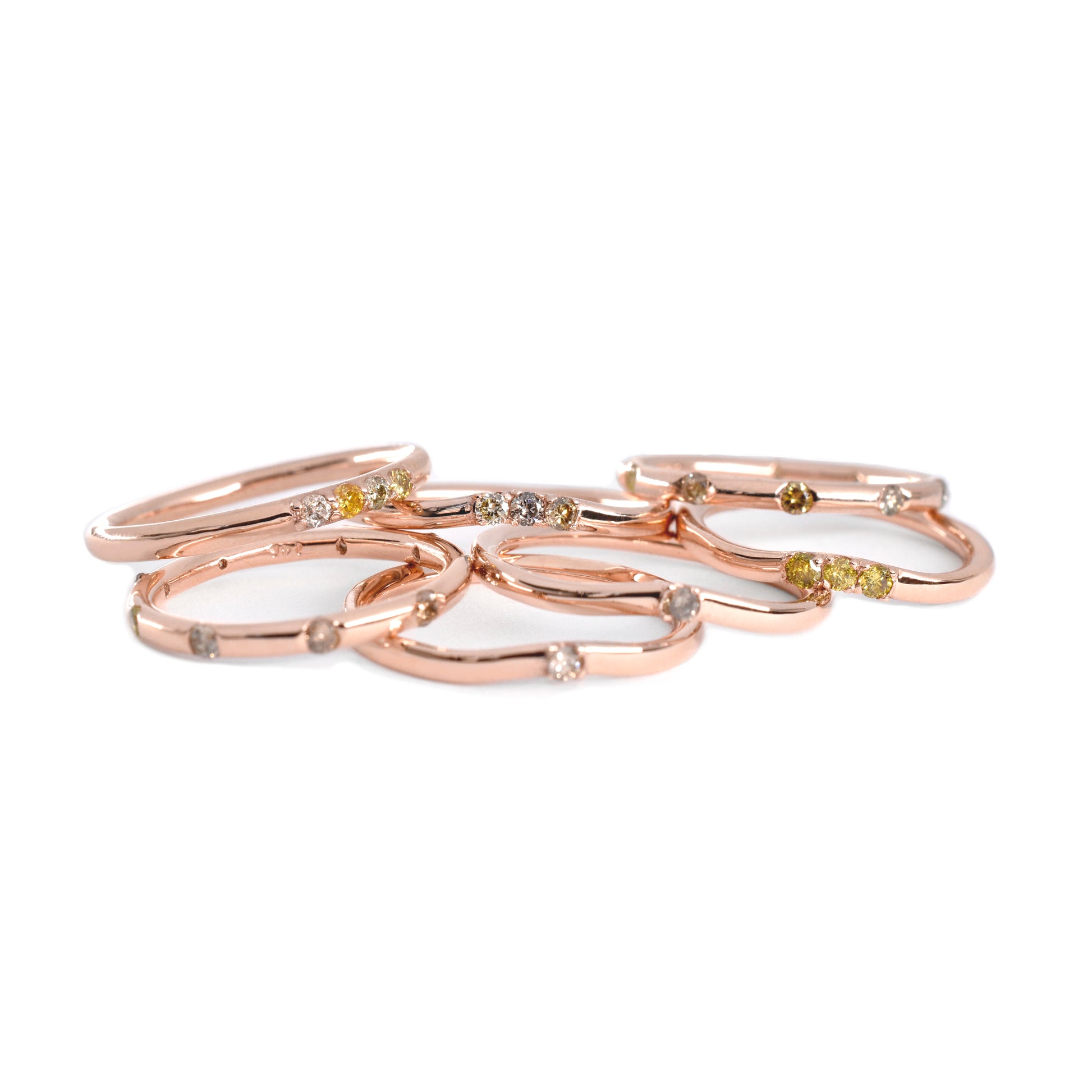 Anillos de Oro Rosa de 14K con 4 Diamantes Fancy Color.